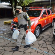 Entrega de alimentos Operação Solidária