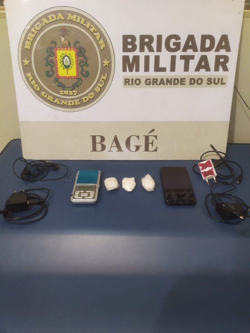 drogas, carregadores e celulares