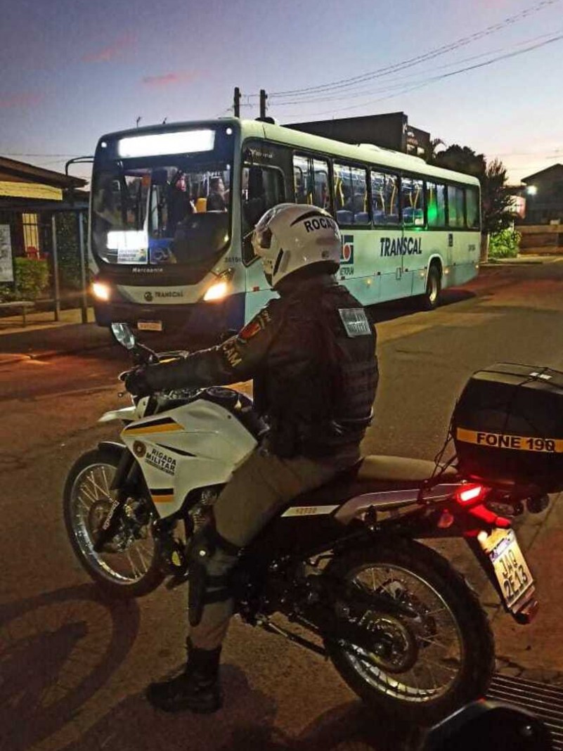 foto patrulhamento paradas de &ocirc;nibus