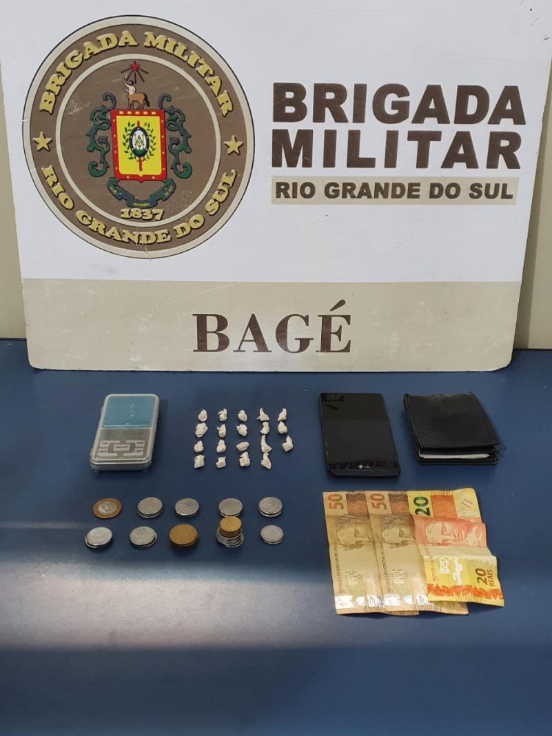 drogas, balança e dinheiro