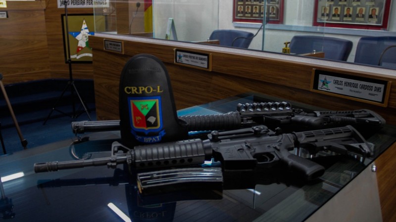 Pelotão de Arroio do Sal recebe armas