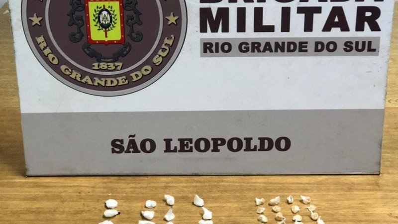 BRIGADA MILITAR DE S&Atilde;O LEOPOLDO ABORDA DUPLA COM DROGAS   27 JULHO