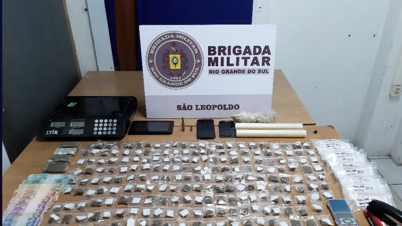 29 de julho   BRIGADA MILITAR DE S&Atilde;O LEOPOLDO PRENDE ADOLESCENTE COM DROGAS