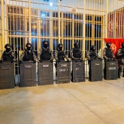 Comando de Polícia de Choque atua em operação integrada na Penitenciária Estadual de Caxias do Sul