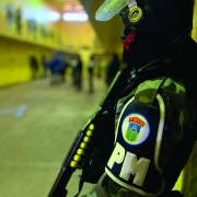 Comando de Polícia de Choque atua em operação integrada na Penitenciária Estadual de Caxias do Sul