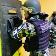 Comando de Polícia de Choque atua em operação integrada na Penitenciária Estadual de Caxias do Sul