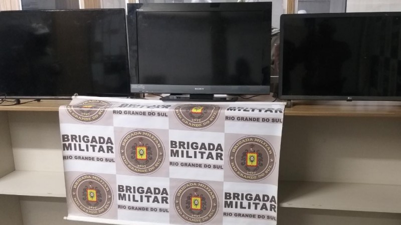 Três televisores