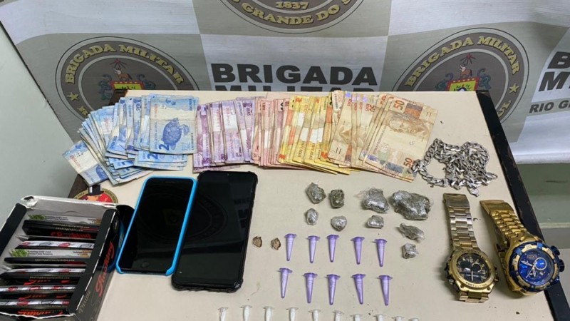 Material apreendido na a&ccedil;&atilde;o. 