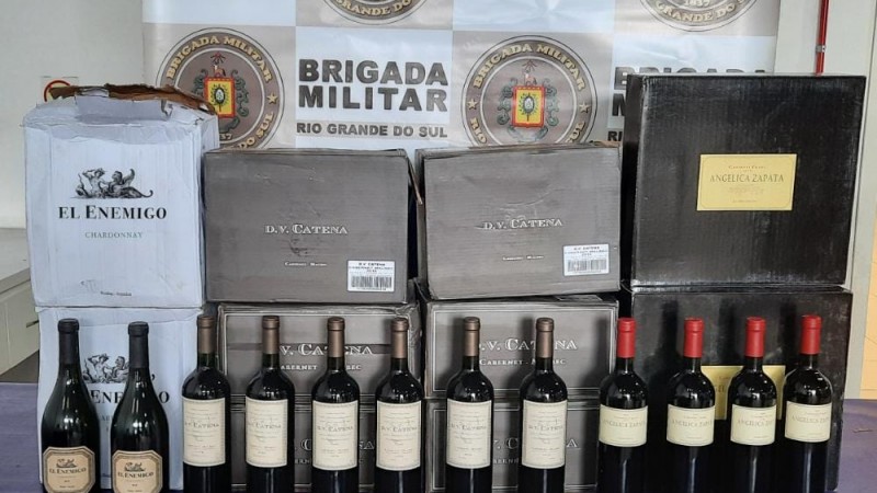 Garrafas de vinho apreendidas