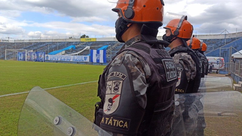 Policiais atuaram durante partida de futebol entre os clubes Esporte Clube Cruzeiro e Passo Fundo.