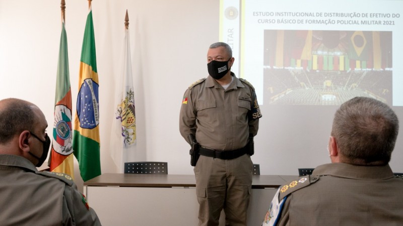 Comandante do CRPO/Serra durante reunião com os comandantes de Batalhão
