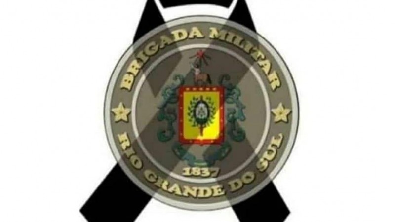 Logo oficial da BM, com leve transpar&ecirc;ncia na imagem e sobreposto a um la&ccedil;o preto, como sinal de luto.