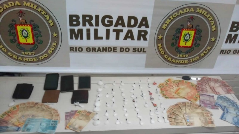 55 buchas de coca&iacute;na, pesando 75 gramas, apreendidas 