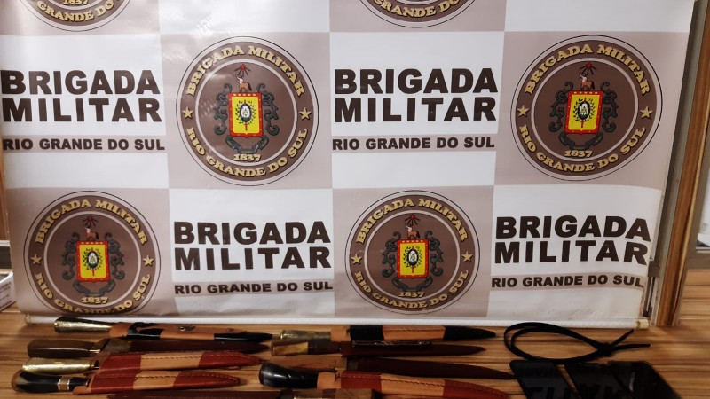 Facas dinheiro e demais materiais