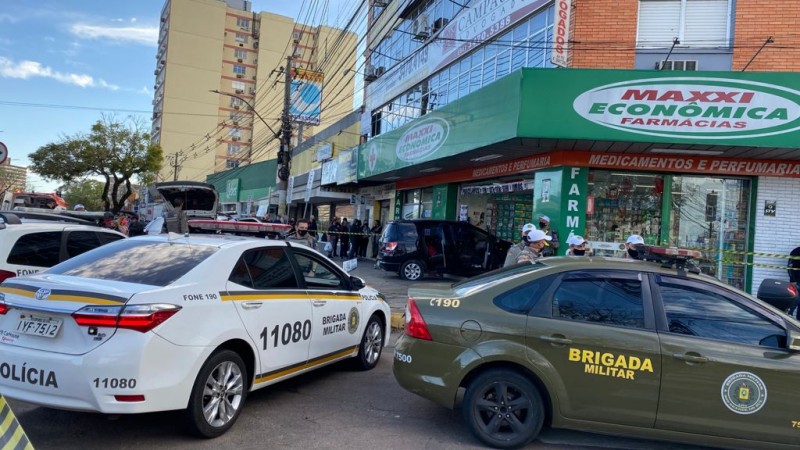 Homem foi preso e o ve&iacute;culo foi recuperado. 