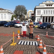 Orientações educativas para as crianças sobre o trânsito 