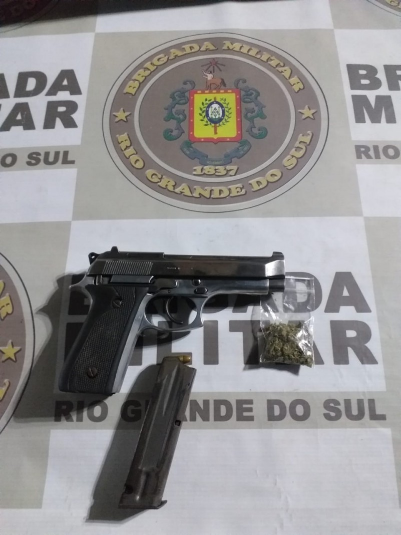 Arma foi apreendida durante a a&ccedil;&atilde;o. 