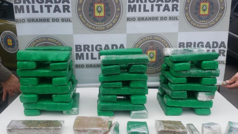 BM de Esteio prende dois homens por tr&aacute;fico de drogas