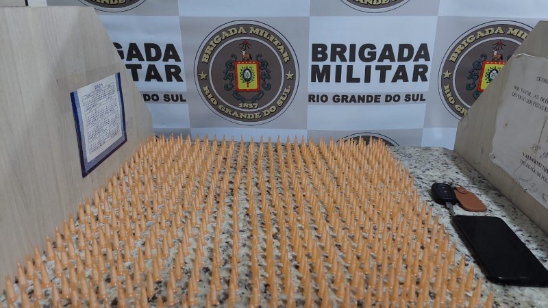 BM PRENDE HOMEM COM 625 PINOS DE COCA&Iacute;NA EM SANTO ANT&Ocirc;NIO DA PATRULHA