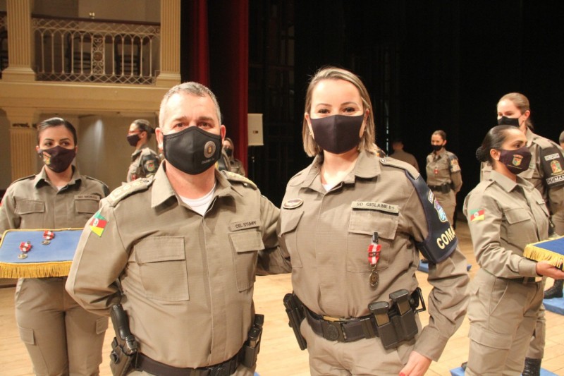 Soldado Gislaine é agraciada