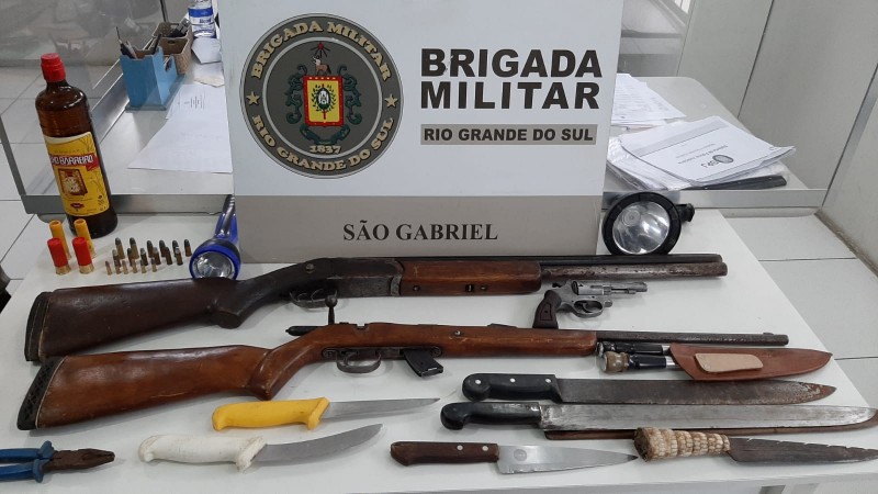 Armas de fogo e facas