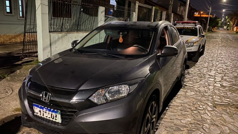 Ve&iacute;culo em situa&ccedil;&atilde;o de roubo foi recuperado.