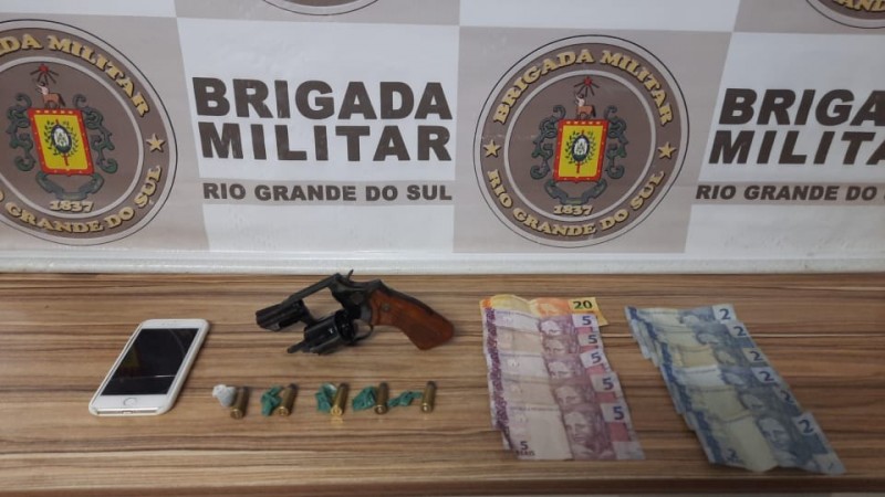 Arma e dinheiro