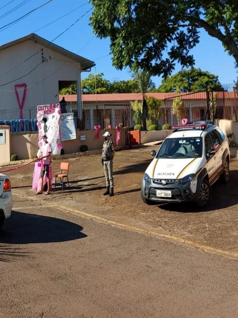Brigada Militar participa de ped&aacute;gio solid&aacute;rio em Vista Ga&uacute;cha durante Outubro Rosa