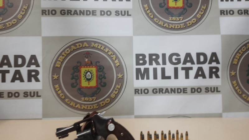 arma e munições apreendidas