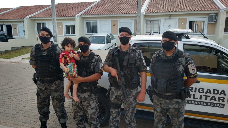 Policiais Militares surpreenderam o pequeno Bernardo, de 03 anos, durante o seu anivers&aacute;rio.