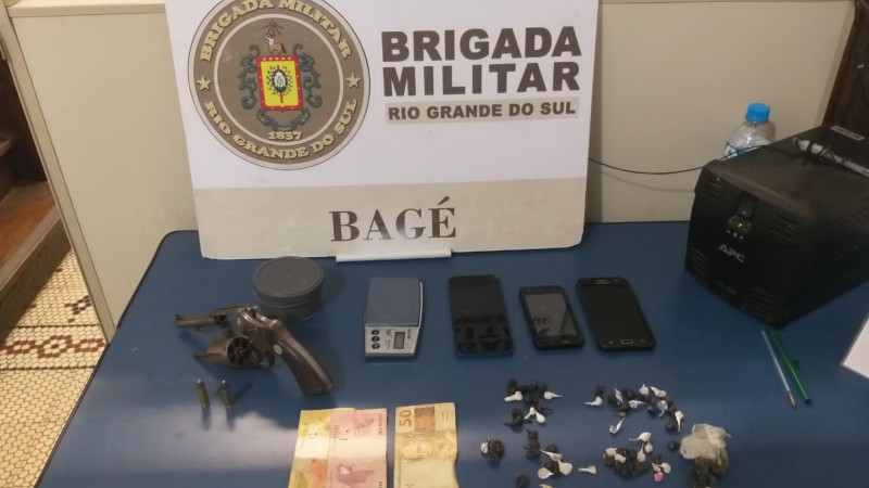 Arma, drogas e celulares