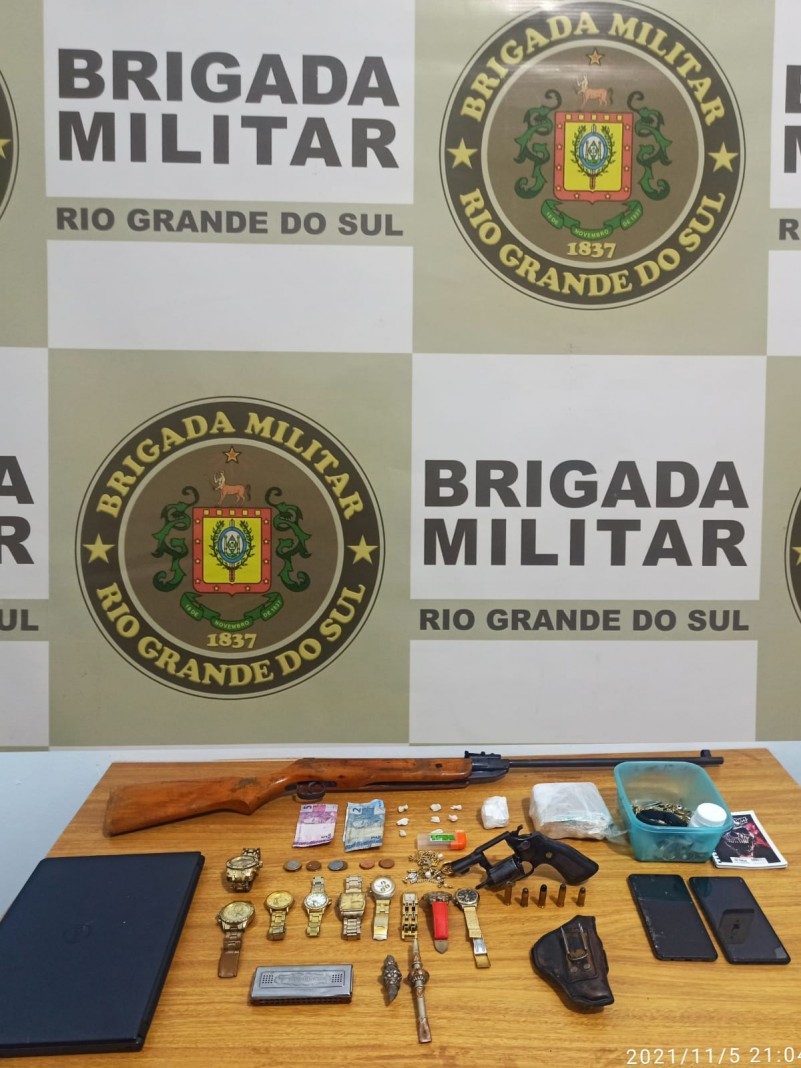 Brigada Militar prende casal por tr&aacute;fico de drogas e recepta&ccedil;&atilde;o em Santo &Acirc;ngelo