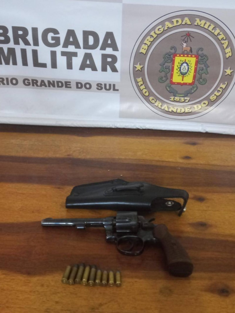 Revólver e munições 