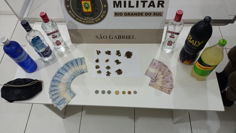 Drogas dinheiro e bebidas