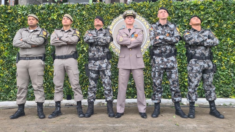 Soldados do 21ºBPM com Comandante do CPC