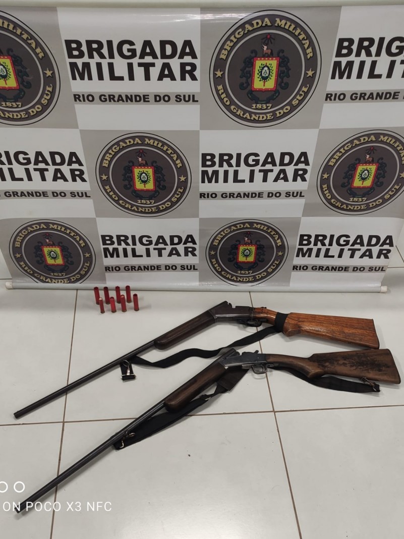 Duas armas e munições
