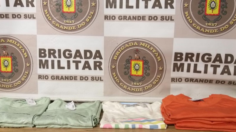 varias camisetas