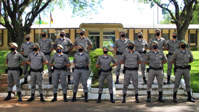 Militares em forma para apresenta&ccedil;&atilde;o