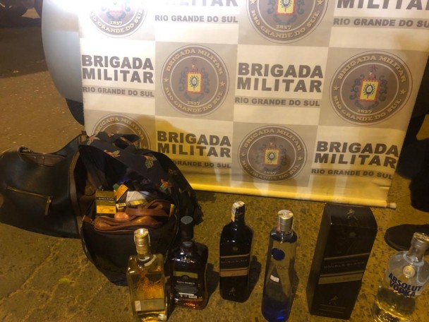 Dinheiro encontrado pelo Policiais após a prisão