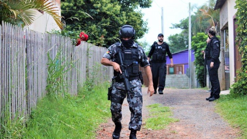 Militares no terreno