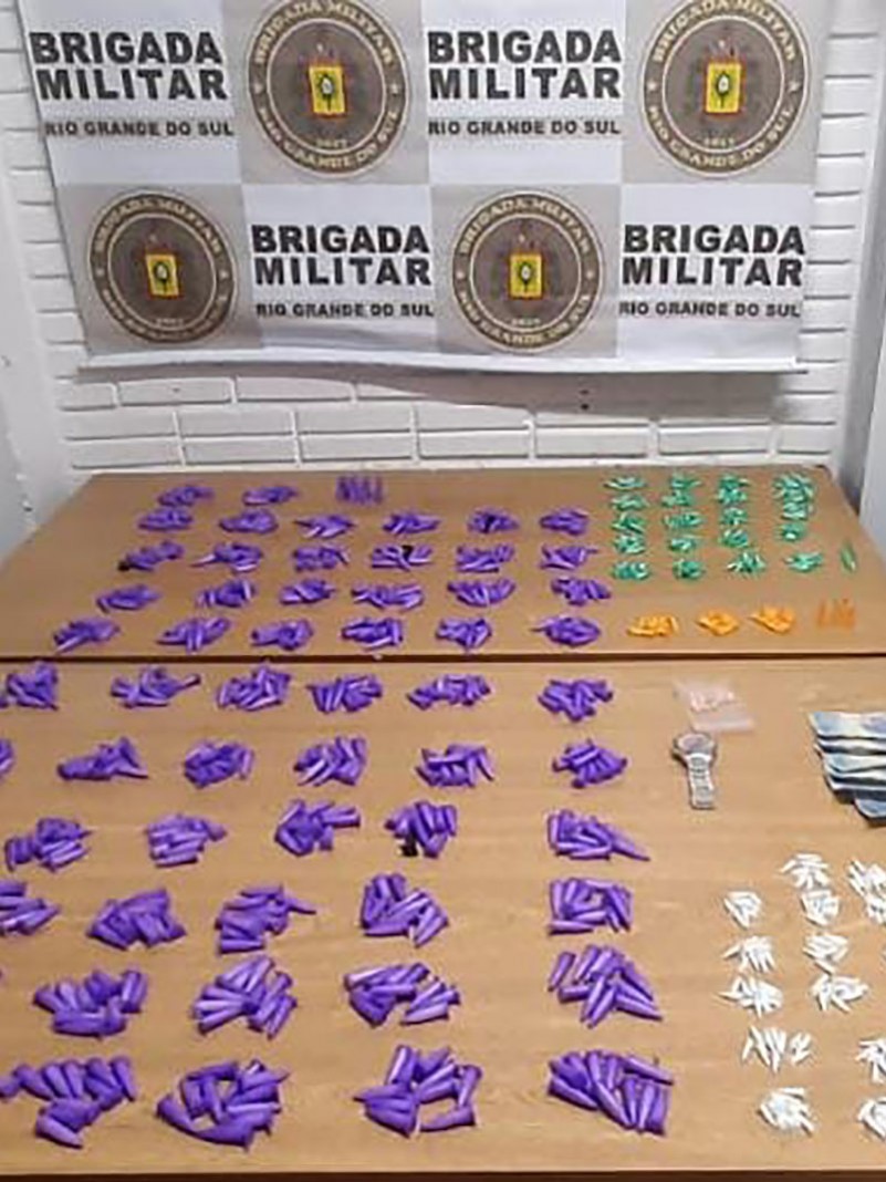 Homem &eacute; preso pela Brigada Militar com mais de 1000 pinos de coca&iacute;na 