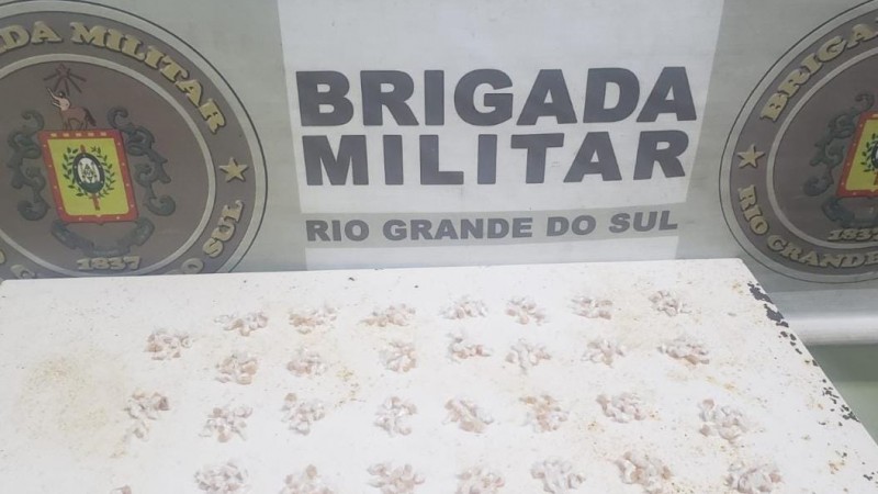 BM realizou três prisões por tráfico de entorpecentes em Cachoeirinha, em um intervalo de oito horas.