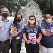 Rede lilás na blitz de enfrentamento à violência contra as mulheres, em Torres.