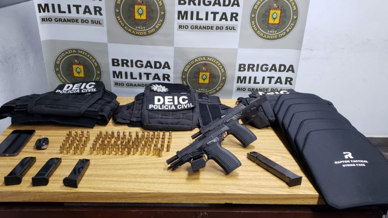 Pris&atilde;o armas, muni&ccedil;&otilde;es 