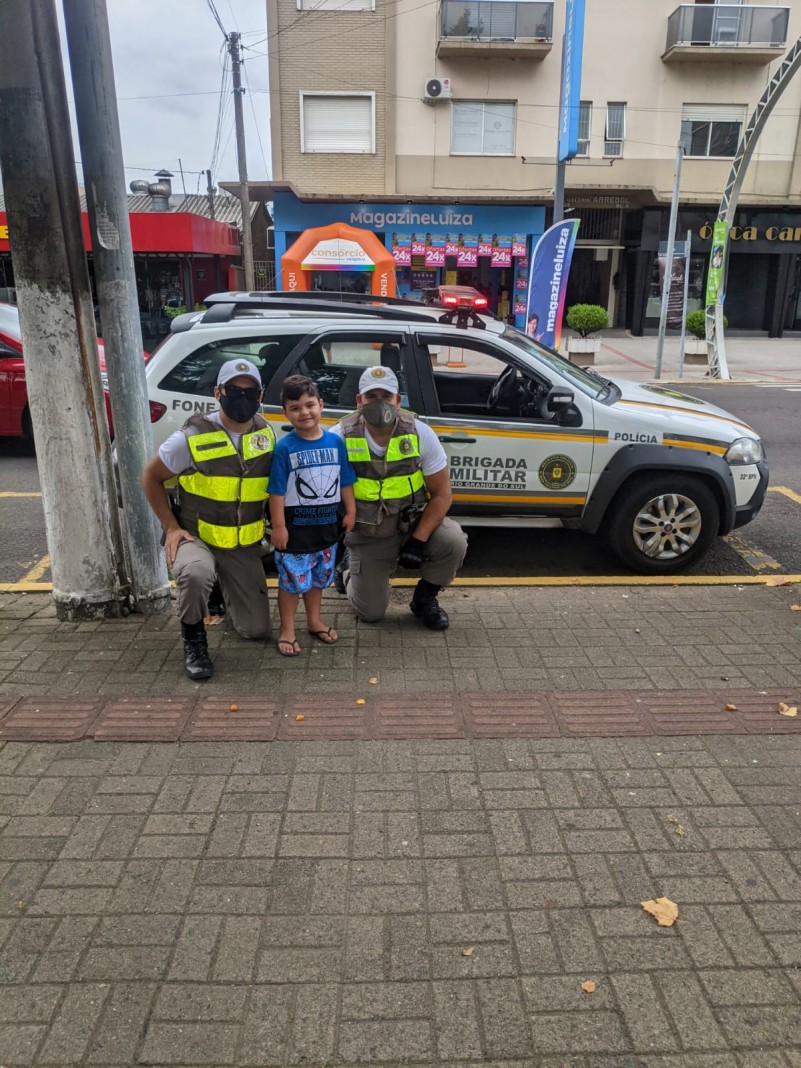 momento com os policiais