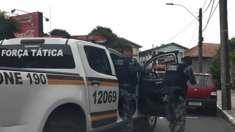 Veículo estava parado no centro do município