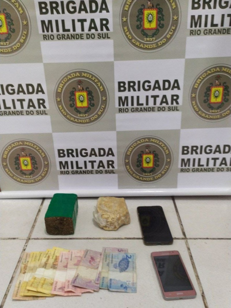 mulher é presa por tráfico de drogas