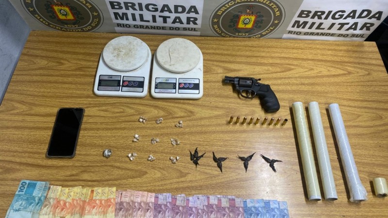 Pris&atilde;o por tr&aacute;fico de drogas e arma
