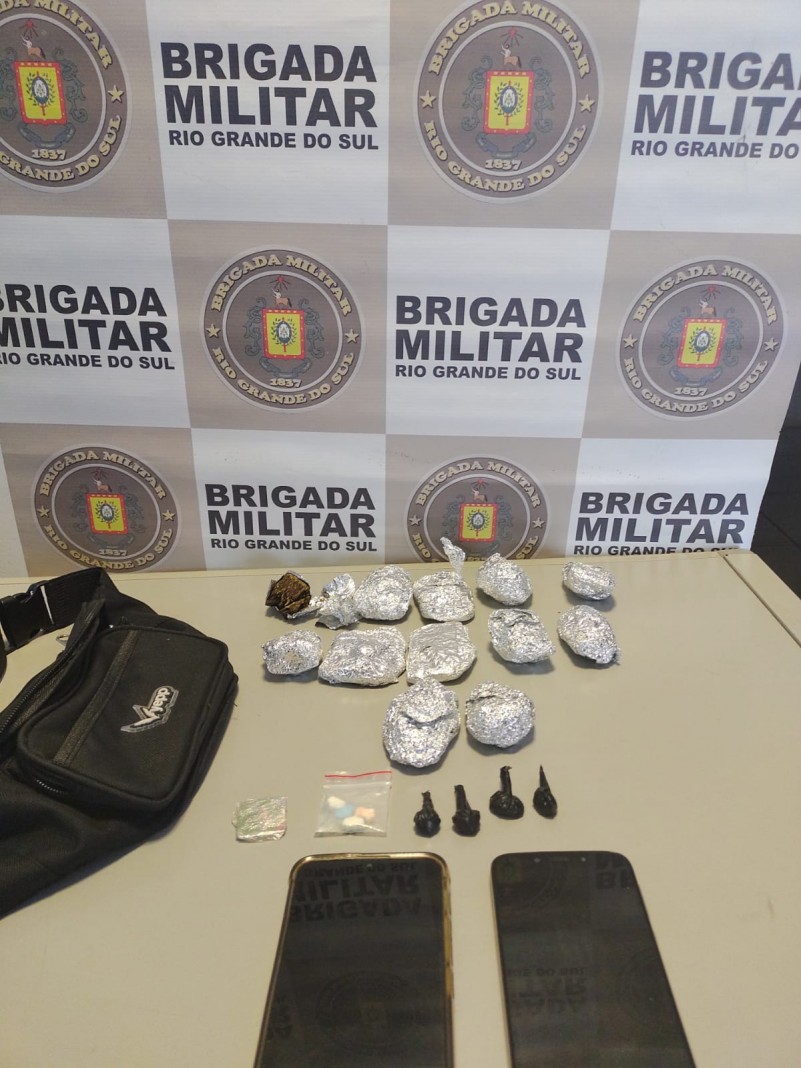 As drogas estavam dentro de uma pochete 