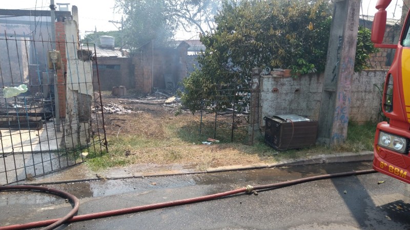 Inc&ecirc;ndio criminoso em casas